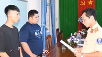 Xử phạt hai “quái xế”, tịch thu phương tiện