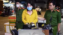 Giả gái vận chuyển thuốc lắc