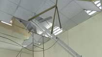 Sập la phông trường học, 9 học sinh nhập viện