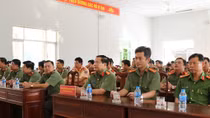 Công an TP Cần Thơ tập huấn điều lệnh, quân sự, võ thuật