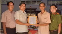 Công an Trà Vinh trao nhà tình nghĩa cho gia đình chính sách