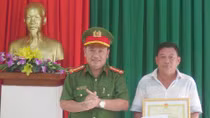 Khen thưởng bảo vệ dân phố đấu tranh tội phạm tín dụng đen
