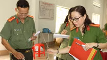 Công an TP Cần Thơ thi nấu ăn, tặng quà cho hội viên phụ nữ