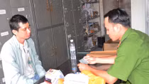 Xử lý hàng loạt đối tượng phát tờ rơi, cho vay lãi nặng