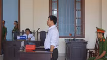 Y án 12 tháng tù đối với cựu trưởng phòng doạ giết hiệu trưởng