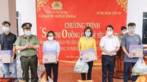 Công an TP Cần Thơ hỗ trợ đoàn viên công đoàn gặp khó khăn do COVID-19