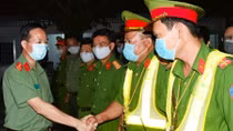 Giám đốc Công an Trà Vinh kiểm tra các đơn vị đêm giao thừa