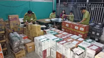 Bắt xe tải chở hơn 3.000 chai rượu ngoại ra Phú Quốc