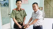 Tìm người đánh rơi túi xách ở thị xã Hồng Ngự