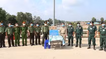 Công an Đồng Tháp tặng khẩu trang cho Ty Công an PrâyVeng