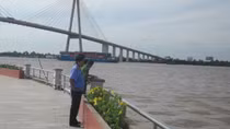 Tìm người thân nạn nhân chết trôi trên sông Hậu