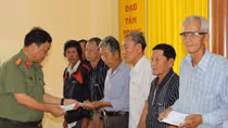 Công an TP Cần Thơ chăm lo Tết cho người nghèo
