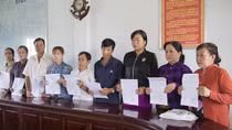 Khởi tố nhóm 8 “quý bà” điều tra về hành vi đánh bạc