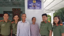 Công an TP Cần Thơ tặng quà, trao nhà tình thương