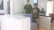 Tạm giữ hình sự tài xế xe tải chở thuốc lá lậu