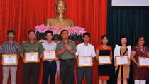 Phóng viên Báo CAND được Giám đốc Công an tặng giấy khen