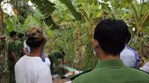 Thi thể người đàn ông đang phân hủy dưới kênh Út Hiền