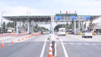 Trạm Cai Lậy tạm ngưng thu phí, chờ quyết định của Bộ GTVT