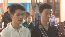 Đâm người trọng thương vì chạy xe máy vượt qua mặt