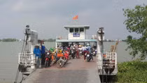 Bến đò Cồn Khương ngưng hoạt động vì "hết phép"