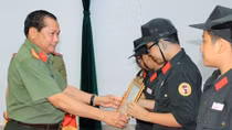 Tổng kết khóa huấn luyện “Em học làm chiến sỹ CAND”