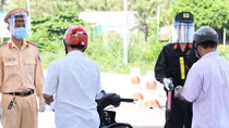 Đình chỉ công tác Phó giám đốc Trung tâm Y tế Cầu Kè vì chậm chống dịch