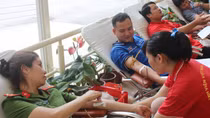 Hơn 1.000 người tham gia Ngày hội hiến máu “Giọt hồng đất mỏ”