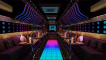 Bỏ quy định không được uống rượu trong phòng karaoke