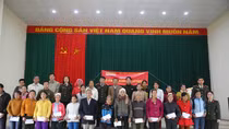  Mang quà Tết sớm đến với đồng bào nghèo tại Tân Lạc, Hòa Bình