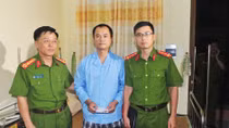 Thăm, động viên CBCS bị thương khi làm nhiệm vụ