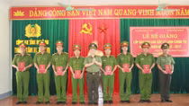 Bế giảng lớp đào tạo trình độ Cao cấp Lí luận chính trị khóa 3 tại Nghệ An
