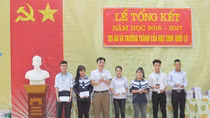 “Lạm phát” giấy khen…