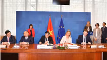 Thủ tướng chứng kiến ký thỏa thuận chống khai thác gỗ bất hợp pháp Việt Nam-EU