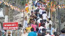 Xung đột kinh tế - văn hóa trong phát triển du lịch tâm linh 