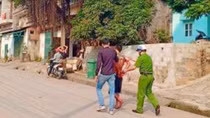 Con trai nghi ngáo đá chém trọng thương bố mẹ 
