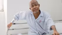 Sức khỏe NSƯT Hán Văn Tình tốt hơn dù vẫn hôn mê