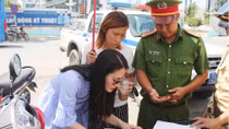 Thái độ văn minh ứng xử nơi công cộng