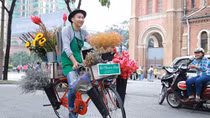 Người mang hoa đi khắp phố phường