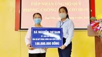 Cụ bà 76 tuổi ủng hộ 100 triệu đồng mua vaccine phòng, chống dịch