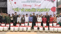 Công an Nghệ An trao tặng 7 tấn gạo tại huyện Tương Dương