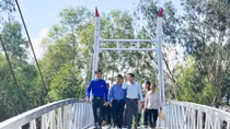 Tân Hiệp Phát khánh thành cầu thép dây văng tặng bà con nghèo miền Tây