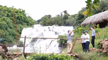 Doanh nghiệp phấn khởi, người dân lo lắng