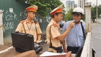 Ngày đầu nghỉ lễ, tai nạn giảm, ùn tắc nhiều