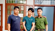 Khởi tố, tạm giam đối tượng dùng bình xịt hơi cay để cướp tài sản 