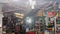 Tiểu thương lo “bà hỏa” ghé thăm do chợ xuống cấp trầm trọng