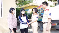 Giúp cháu bé bỏ nhà đi, về với gia đình