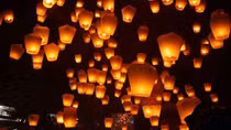 Lần đầu tiên có con đường đèn lồng tại phố đi bộ quanh Hồ Gươm 