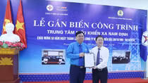 Gắn biển công trình chào mừng 50 năm ngày thành lập EVNNPC