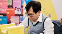 Nhà văn của những kỷ lục “đáng gờm”