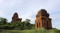 Bí ẩn dưới vòm tháp cổ